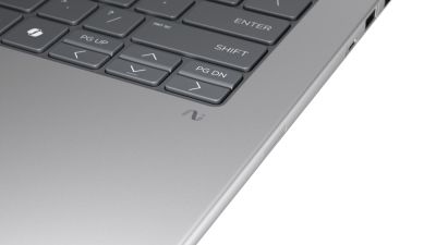 Лаптоп HP ZBook 8 G1i AI 14" Pike Silver, Ultra 7 255H(up to 5.1Ghz/24MB/16C), 14" 2.5K AG 400nits 120Hz, 32GB 6400Mhz 2DIMM, 1TB PCIe SSD, WiFi 7+BT 5.4, FPR, Smart Card Reader, NVIDIA RTX 500 Ada 4GB, Backlit Kbd, 8C Batt, Win 11 Pro, 3Y Offsite